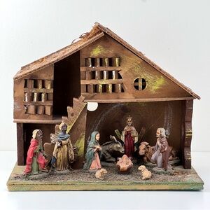 Vintage Handmade Nativity Scene Manger & Resin Figurines Made In Italy